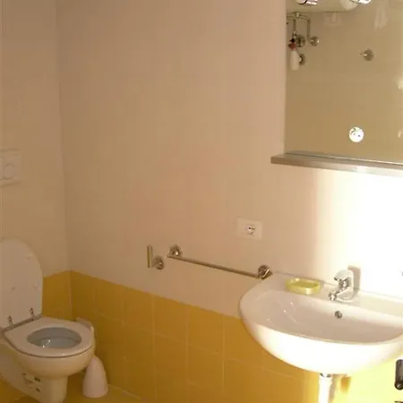 Comfortable Flat 80m From The Sea